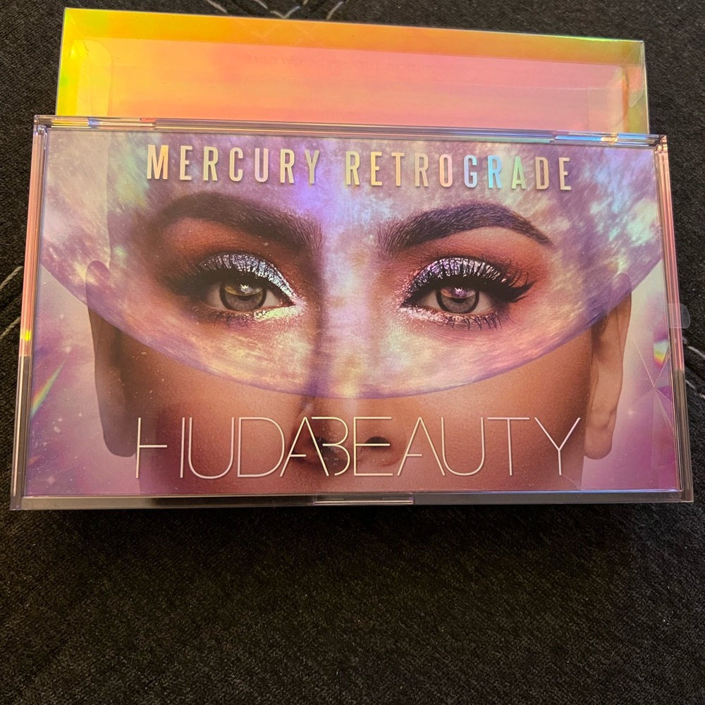 Huda beauty mercury retrograde eyeshadow palette